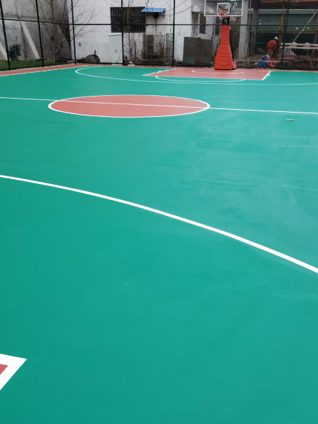 黄平 球场长期使用易出现地面开裂